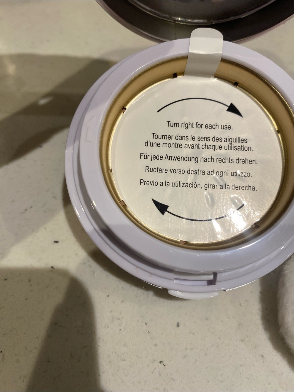 Elizabeth Arden Pure Mineral Powder Foundation With White Puff and Mirror #3 - Picture 4 of 7
